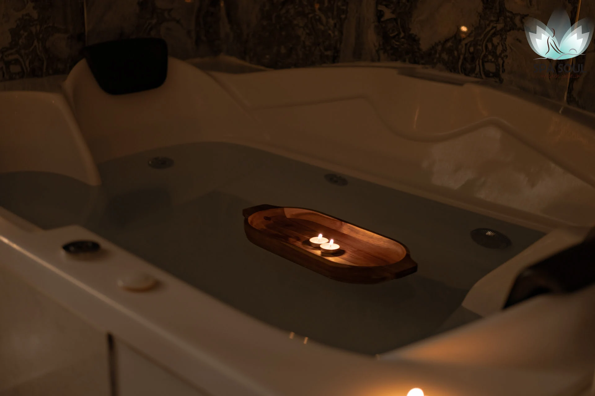 JACUZZI